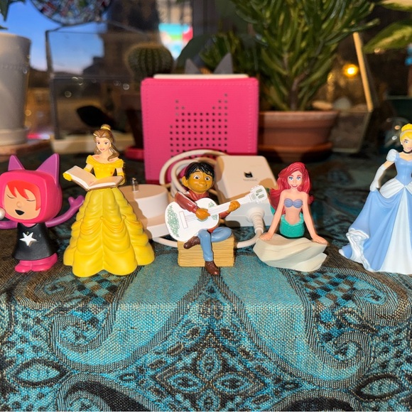 Tonies Pink Audio Box for Kids - Picture 3 of 6